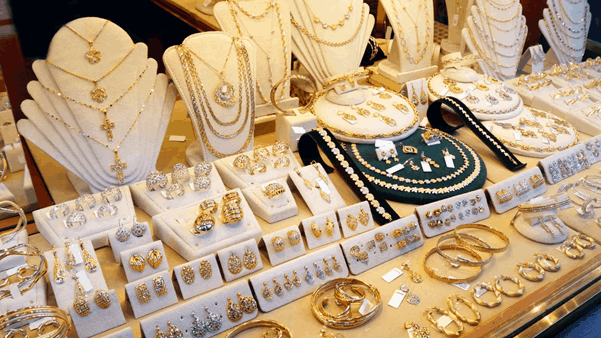 UAE rate cut cools gold rally
